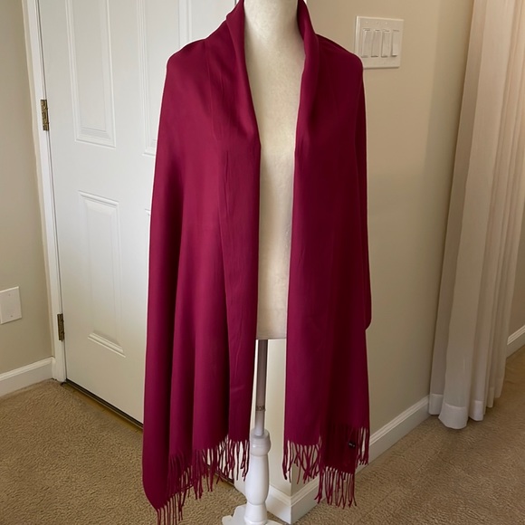 Accessories - CASHMERE WRAP OR SCARF.